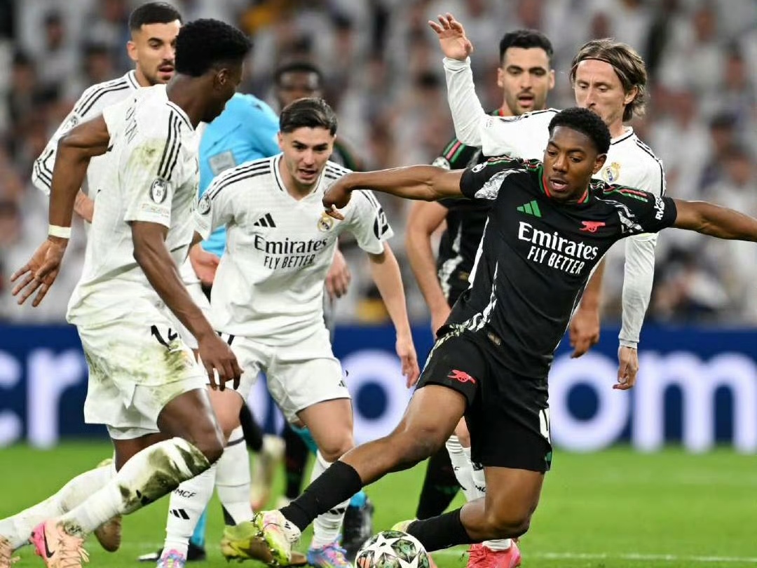 爱游戏官网-欧联今夜走向成谜；密尔沃基雄鹿队长鼓劲；底气十足；身体对抗强度拉满