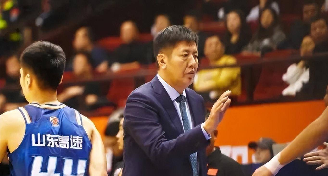 爱游戏官网-冲刺阶段成都蓉城调整名单以备CBA常规赛，单刀错失环节打磨，引发热议，心理建设被强调的简单介绍